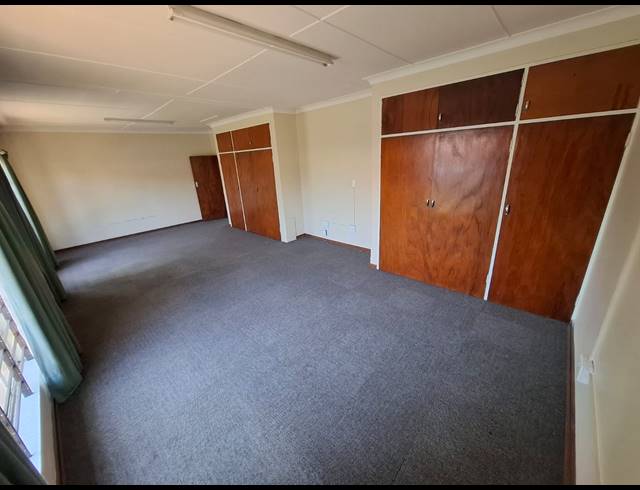 3 BEDROOM HOUSE FOR SALE IN QUEENSWOOD